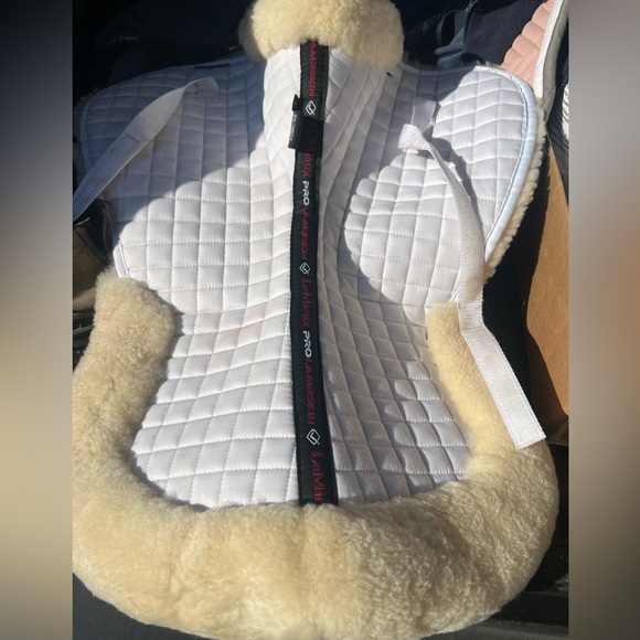 SOLD (FB Mrkt) Horse half pad w/sheepskin - Picture 7 of 7